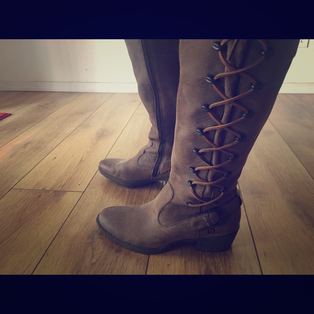 Gorgeous, leather Born boots, taupe 9.5